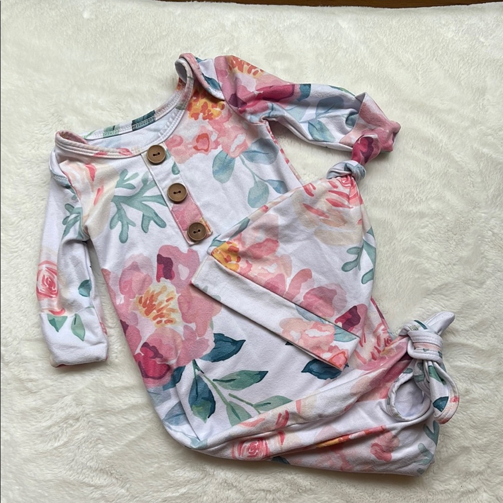 0-3m Caden Lane Floral Baby Knotted Gown with Matching Hat